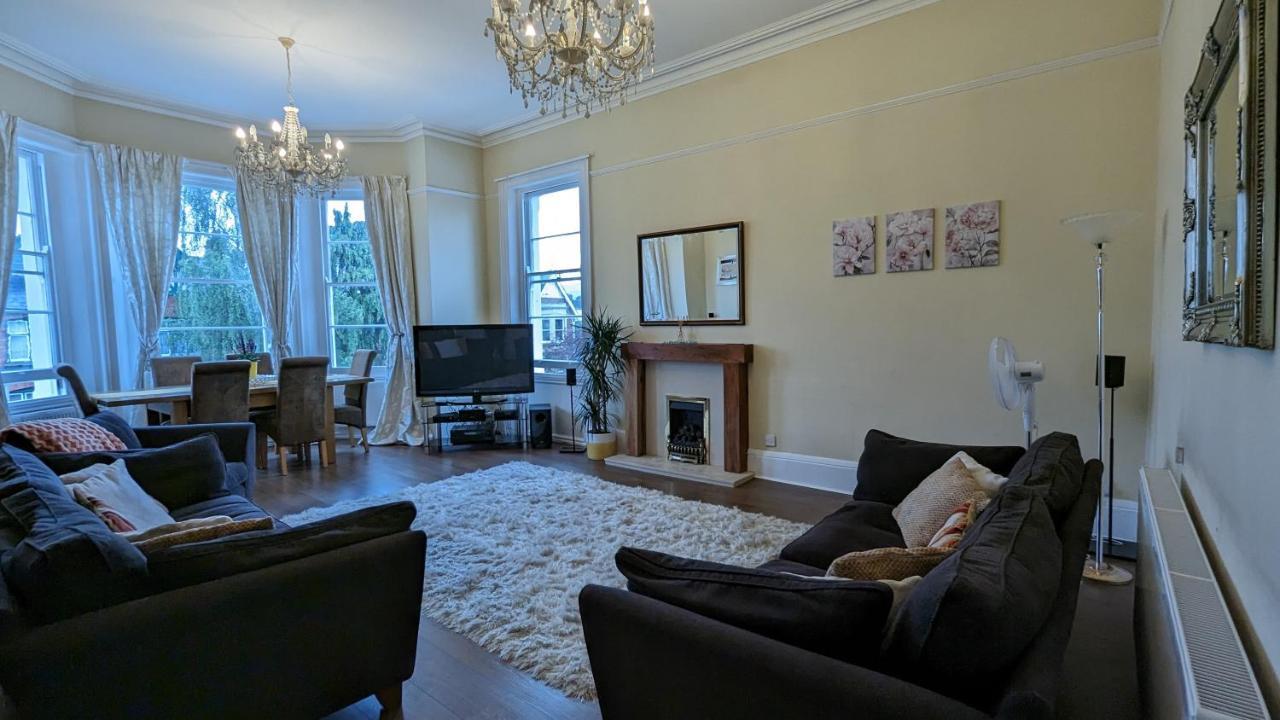 Cotswold Vip Regency Lodge Cheltenham Exterior foto